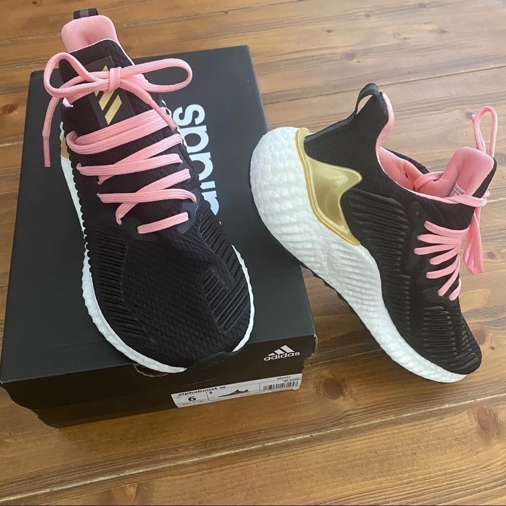 𝅺NIB ADIDAS Women’s Alphaboost Size 6